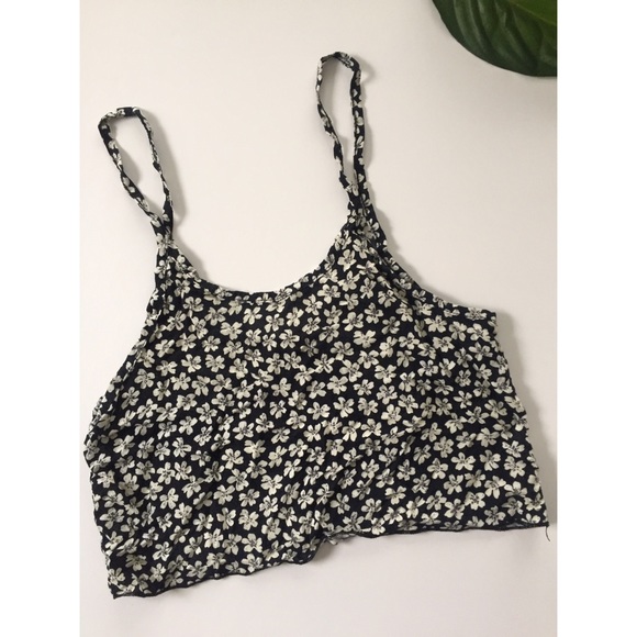 Brandy Melville Tops - Brandy Melville Floral Crop Top